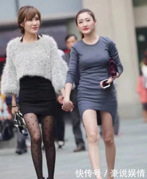 同行|街拍:好闺蜜并肩同行谈笑风生,选搭时尚艳丽,成熟知性引领潮流