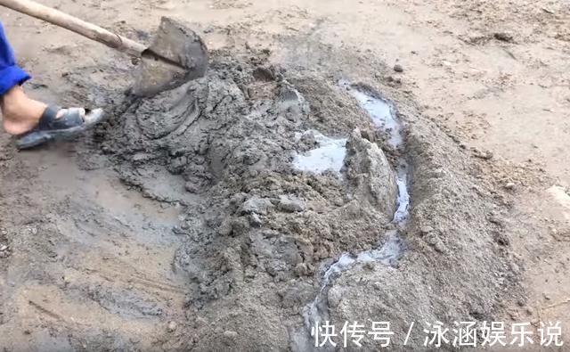 院子|老爸在家闲不住,用红砖铺院子,拼花效果比大理石还好看耐用