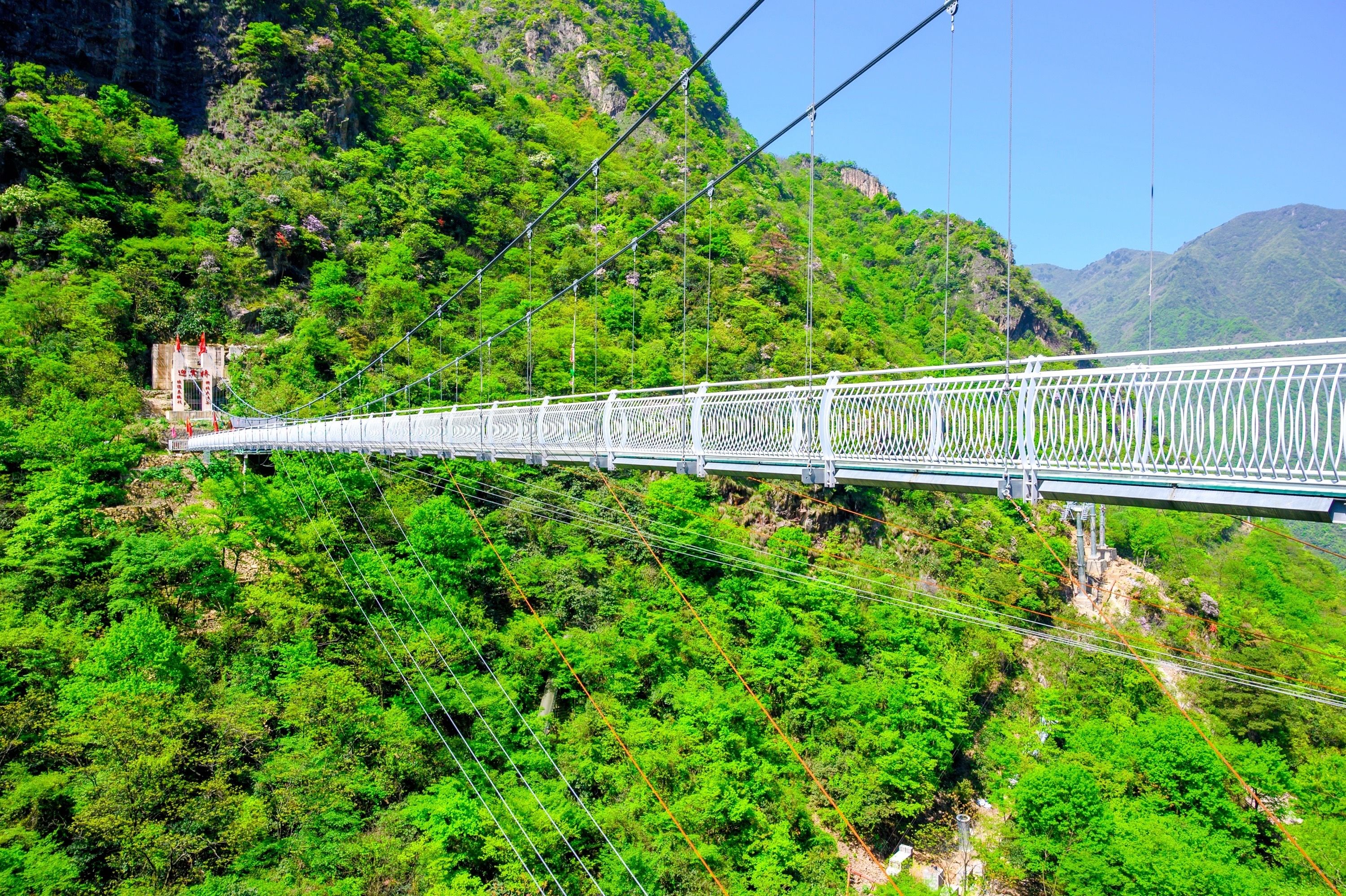 安吉浙北大峡谷，北纬30度线上的奇特山景，九大游乐项目等你挑战