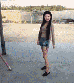 |搞笑GIF：同样都是妹子 差距咋就那么大呢