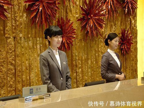 酒店前台工资不高，还经常熬夜，为啥还有女孩愿意做？原因很真实