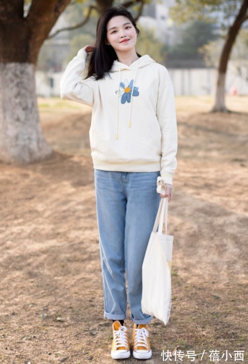 百搭 2022春季又流行牛仔裤,实用百搭又减龄时尚,买裤子前不妨看一看