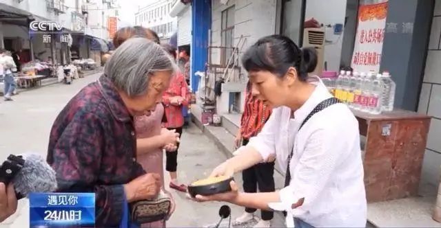 余姚|菜场里有位女作家，上午摆摊下午写作，十年出了两本书