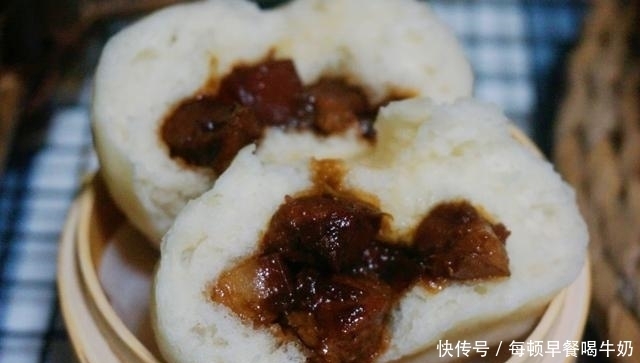锅中|酱肉包子,整粒的肉丁,嚼起来真带劲