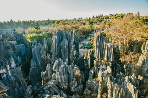 昆明的5A景区石林，有的人说是山寨版的桂林，当地人：没见识！