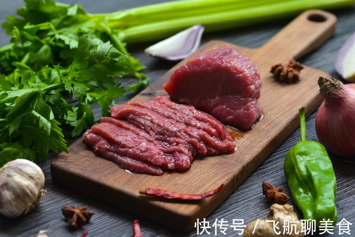 干辣椒|炒牛肉时,别再用生粉腌制了,教你一招,牛肉炒得又嫩又好吃