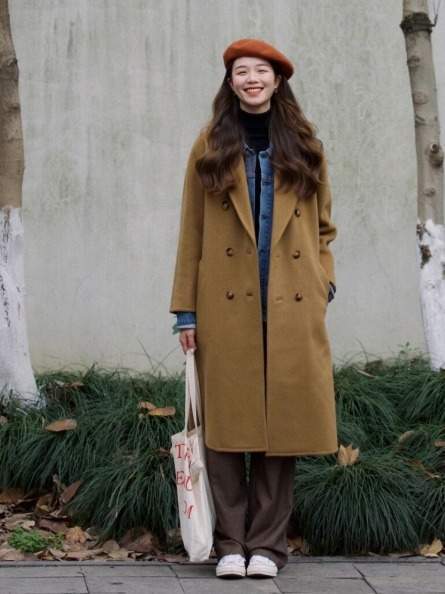 针织衫 优雅与身材无关,气质女人更适合“大衣+针织衫”,冬季穿刚刚好