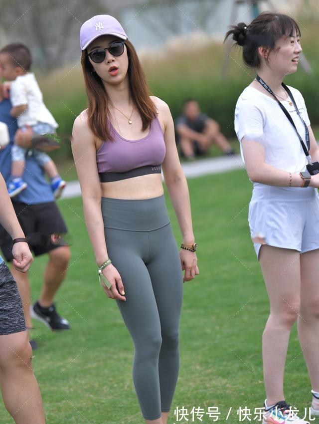 膝盖处 打底裤知性又俏皮,才能扬长避短打造出众美感,大方优雅