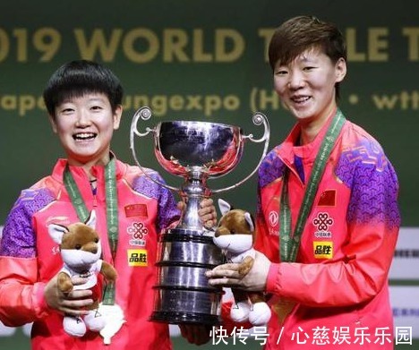 肖战|世乒赛王曼昱获女单冠军，倒地掩面庆祝，接下来的举动令人感动！