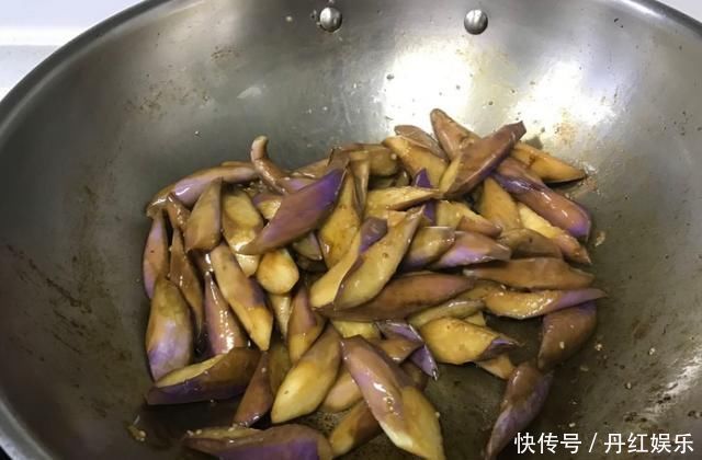 炒茄子,吸油多还不入味错在这一步,教你大厨做法,清爽不油腻