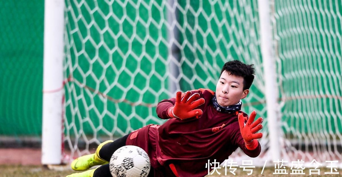 日本女足|中国女足守门员有精彩表现!国足颜骏凌被调侃,李霄鹏要想办法了!