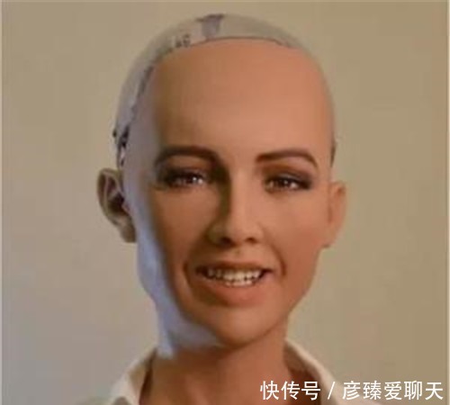 成功入籍沙特的机器人索菲亚,为何会在公众面前,扬言毁灭人类?