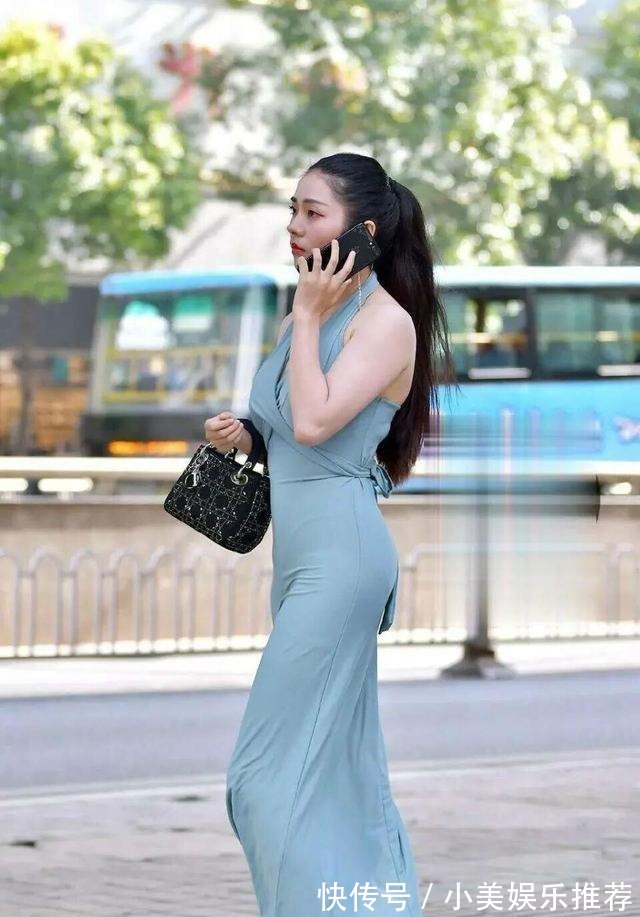 蕾丝 清新洒脱的连衣裙穿搭尽显自然的洒脱,有型有款的身姿,搭配舒适