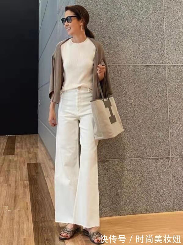打扮|这才是适合“50岁”女人的穿搭,这位大龄姐姐的打扮,高级又减龄