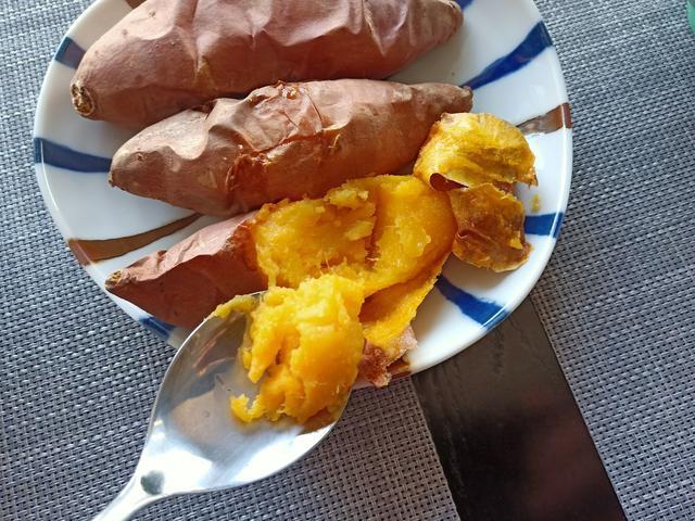 老两口的极简早餐,热乎乎的真好吃,营养也齐全,日子恬淡又美好