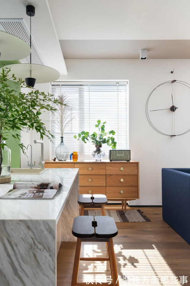 改造|98平二居室改造,让人在现代极简与返璞中流连