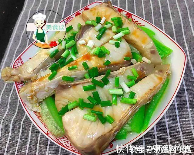 鱼腩|丝瓜和它是天生一对，蒸一蒸8分钟出锅，鲜到流口水，简单又营养