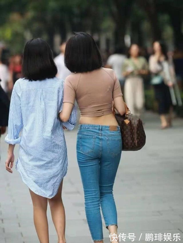 穿搭 高腰牛仔裤的穿搭方式显瘦,展现纤细的小蛮腰