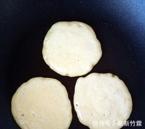 一碗玉米面，一杯牛奶，2个鸡蛋，手不沾面，儿子老公都爱吃