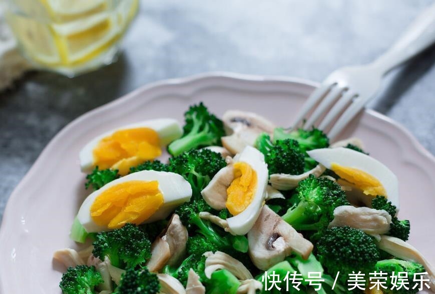 饮食习惯|7岁男童积食不长个,提醒各位家长3类“毒晚餐”别再喂孩子