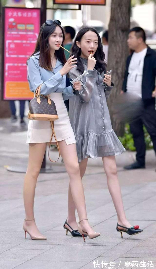 追捧度 简单修身的连衣裙穿搭,把女生烘托得亭亭玉立,你会选择吗