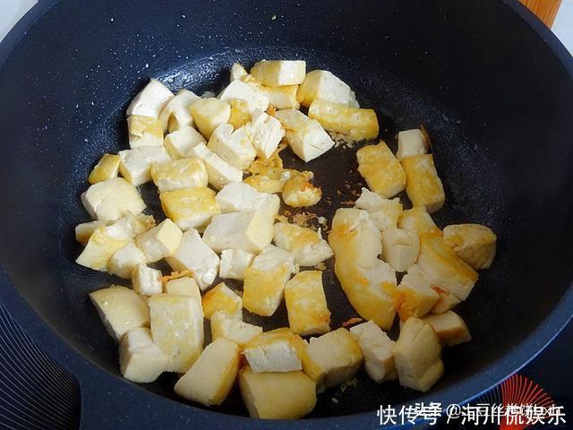 老两口的晚餐,两道小菜,不精致但温暖,网友:这么吃真好,点赞