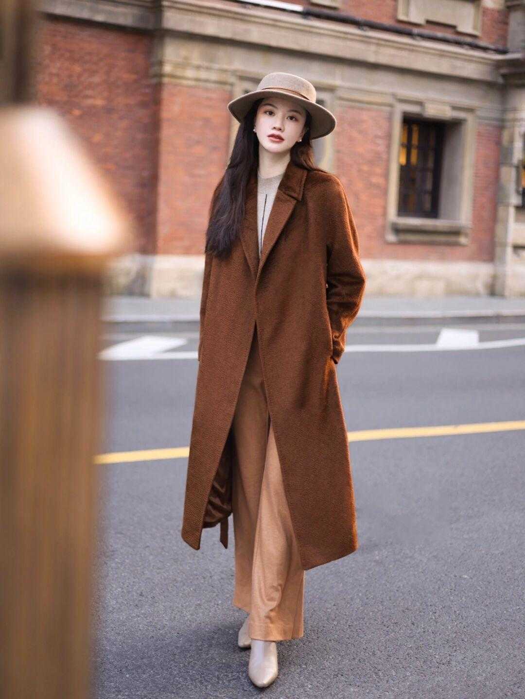 博主 别再用大衣搭配休闲鞋了,试试大衣+及踝靴吧!时髦精致又有气场