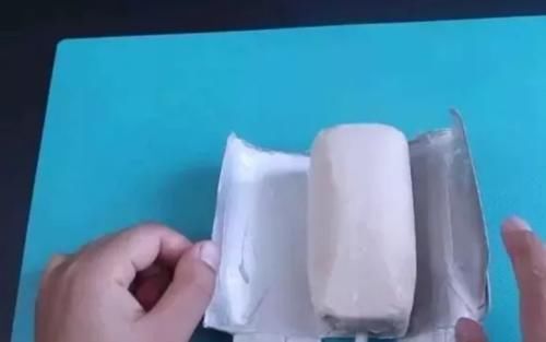盒子|喝了100箱酸奶才发现，原来盒子上有个小机关，难怪总是喝不干净