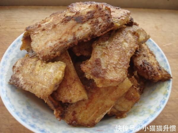 吃鱼经常卡喉咙,别只会喝醋了,学会这一招,让鱼刺自己出来!