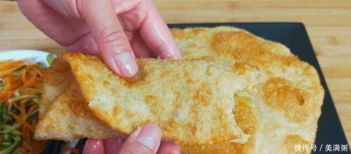 面粉别蒸馒头了,教你一个新吃法,比油条还香,我家一周吃5次