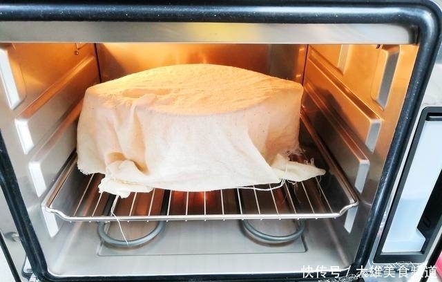 金灿灿的大馒头蓬松又暄软,自带甜味好吃又好看,照着做零失败