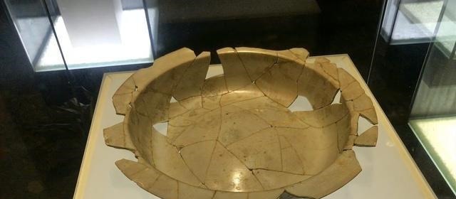 商周遗址|花尔楼遗址出土五件青铜器,其中一件青铜俎,为何悬着两个铃铛