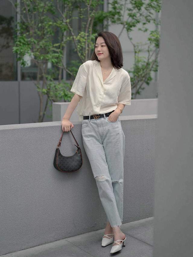 小蛮腰|花哨衬衫过时了,今秋流行“白衬衫+烟管裤”,配上低跟鞋超好看