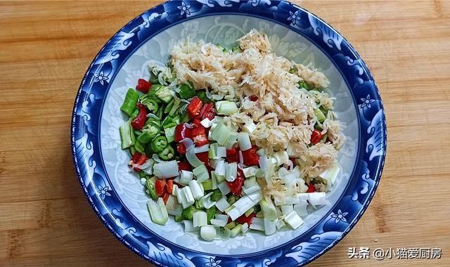 辣椒|用辣椒和虾皮一起制作成凉拌菜，做法简单，成菜香辣好吃下饭过瘾