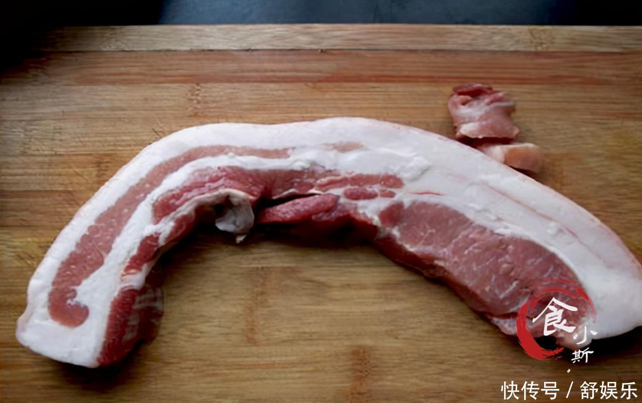 五花肉还在红烧试试这个秘制做法,入口即化,一上桌就被抢光