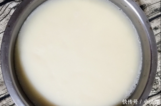 熬猪油别只加水,放点“它”猪油雪白香浓,放2年也不坏