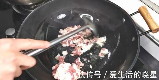 盘子|炒芹菜这样做，平日不吃芹菜的家人也要舔盘子