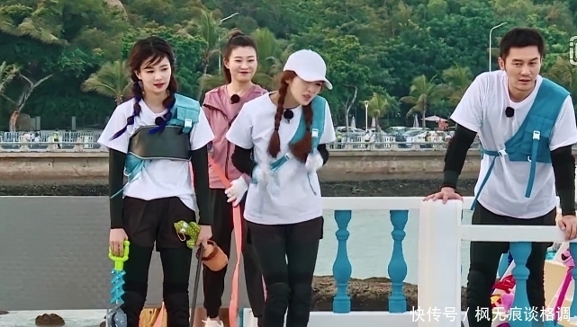 李晨模仿张含韵撒娇,画面太搞笑,黄旭熙看后都忘记了表情管理