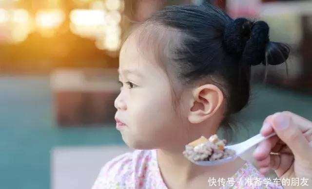 劝告父母孩子未满3岁，不要碰3种饭，容易伤脾胃，家长莫大意！