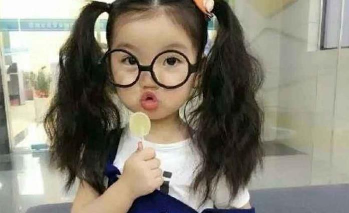 小學|4歲出道替弟弟賺奶粉錢,如今7歲上小學,和同齡人顯得格格不入!