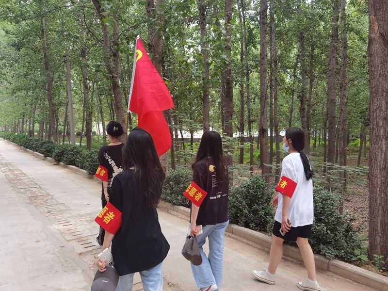 振兴|永远跟党走，奋进新时代——墙绘艺术进基层，美丽乡村添新景