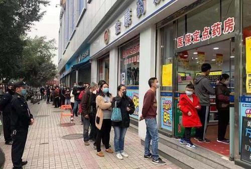 顾夏|一元店消失，“百米药店”遍布街道？都是商铺，药店为何不缺生意