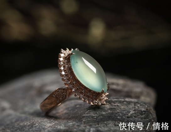 项链|大妈胡乱戴翡翠戒指差点废掉双手!翡翠戒指不注意佩戴怎么行?