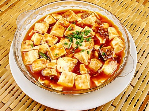 做麻婆豆腐时，豆腐要不要焯水大厨教你正确做法，豆腐滑嫩Q弹