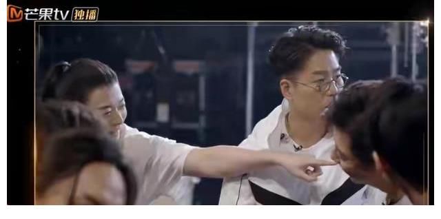 布瑞吉|對55歲的陳小春無禮，這是說唱歌手的通病，還是GAI真的飄了