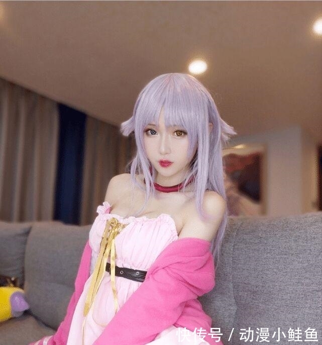 腐团儿|腐团儿深夜发福利,注意力却都在她的手指上,网友:还缺男朋友吗?