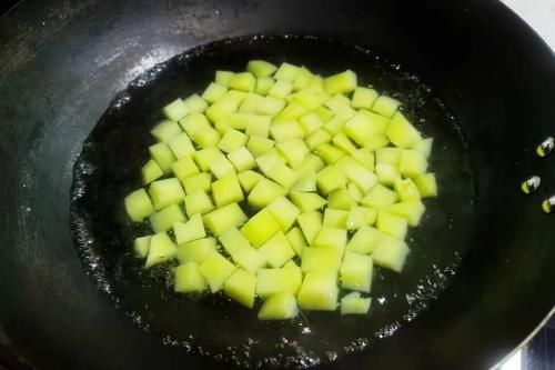 零食|多给孩子做这个吃，当配菜又当零食，好吃还不贵，再忙不能亏孩子