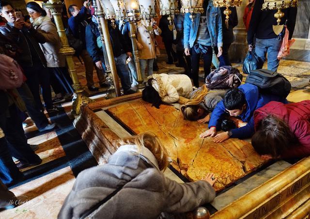 基督教圣地,耶稣在这里遇难、安葬、复活,信徒慕名而来