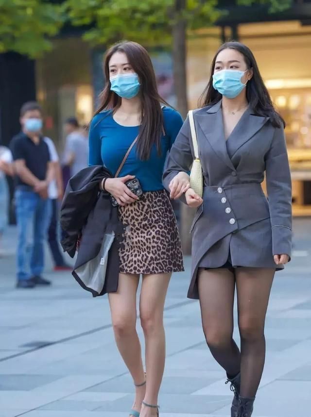 修身舒适的连衣裙，彰显含蓄内敛的气质！