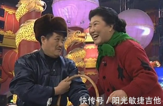 电话点歌,神仙打架,节目表演到一半去敲钟,曾经的春晚有多会玩